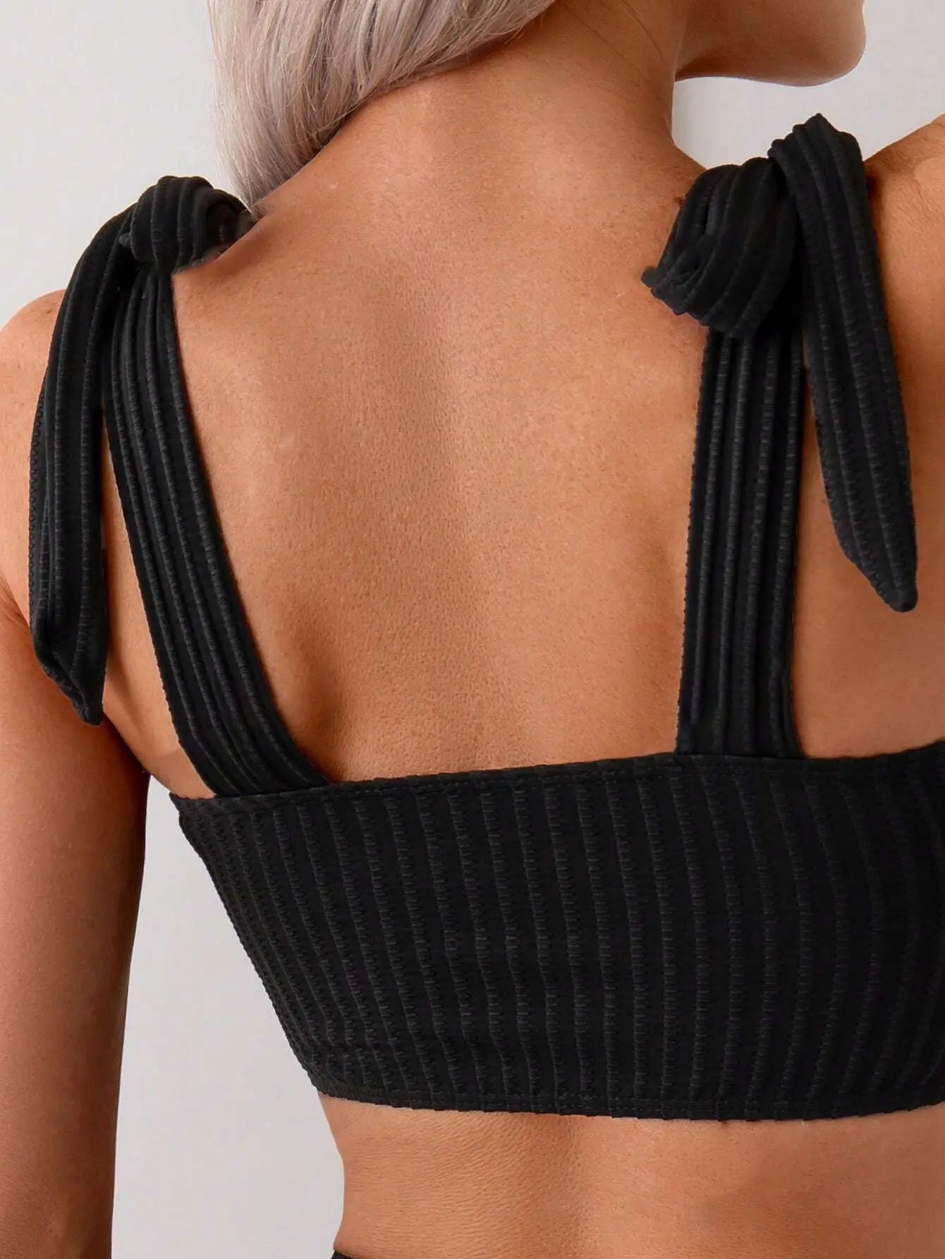 Sexy schwarzes Bikini-Set 2026 für Damen, Neckholder, gerippter Push-Up-BH, hoher Taillen-Badeanzug, zweiteilige Bademode für den Sommerurlaub
