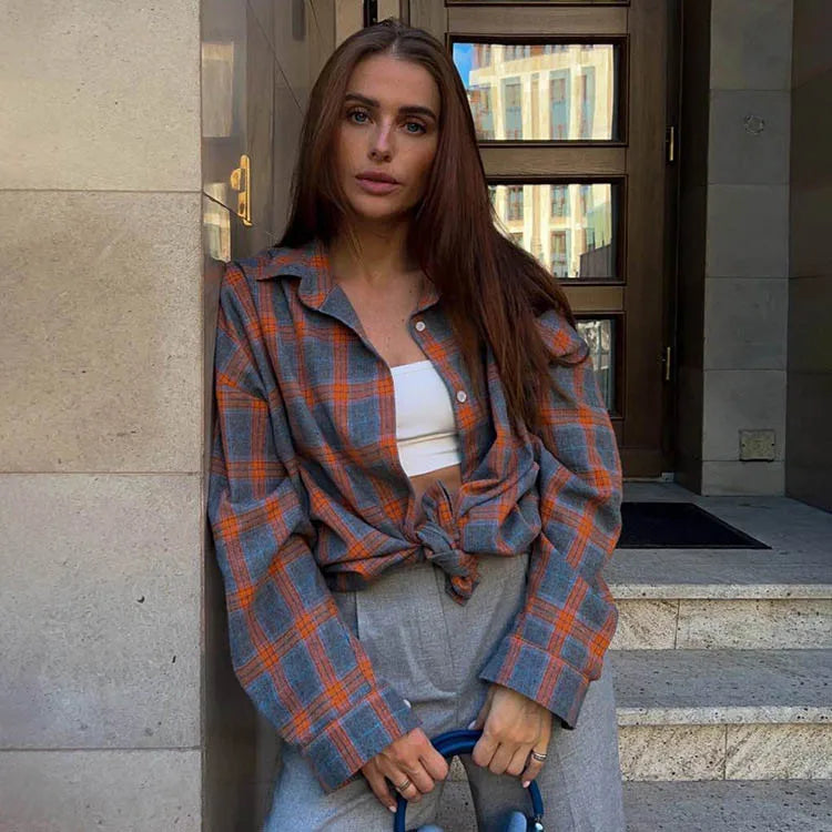 Retro style versatile lapel loose fitting shirt 2025 autumn plaid long sleeved pocket women's shirt