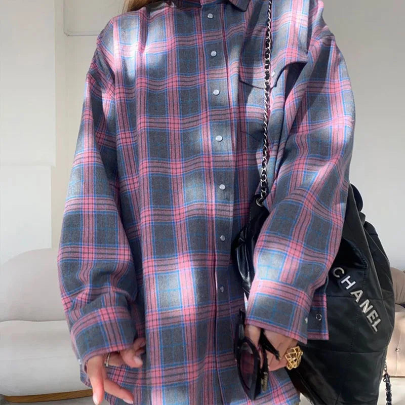 Retro style versatile lapel loose fitting shirt 2025 autumn plaid long sleeved pocket women's shirt