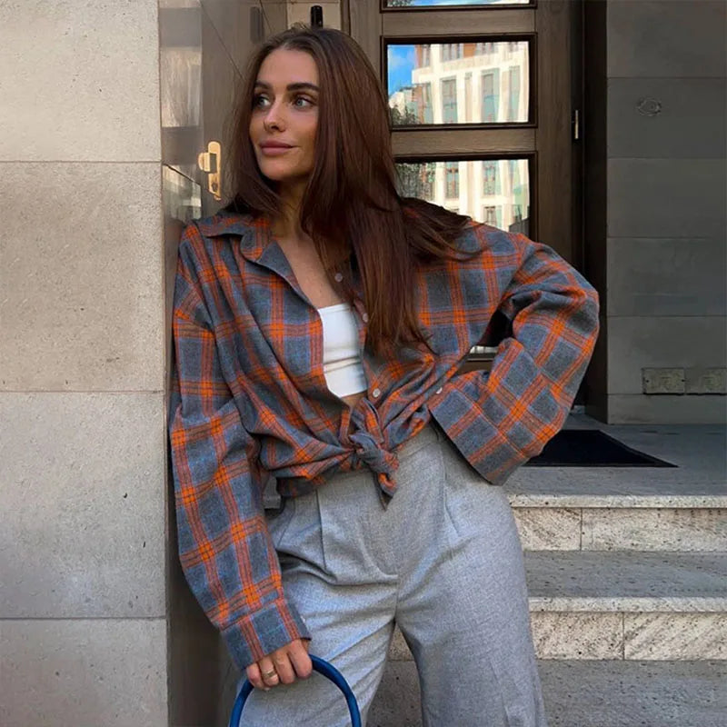 Retro style versatile lapel loose fitting shirt 2025 autumn plaid long sleeved pocket women's shirt