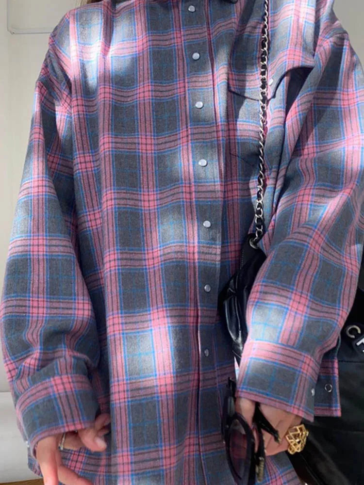 Retro style versatile lapel loose fitting shirt 2025 autumn plaid long sleeved pocket women's shirt