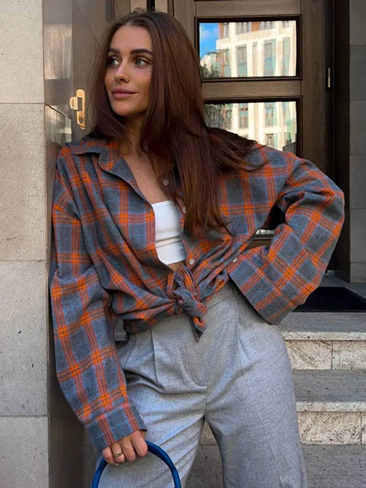 Retro style versatile lapel loose fitting shirt 2025 autumn plaid long sleeved pocket women's shirt