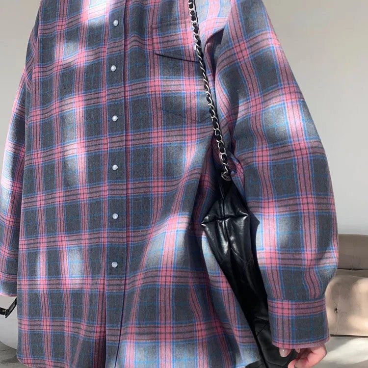 Retro style versatile lapel loose fitting shirt 2025 autumn plaid long sleeved pocket women's shirt