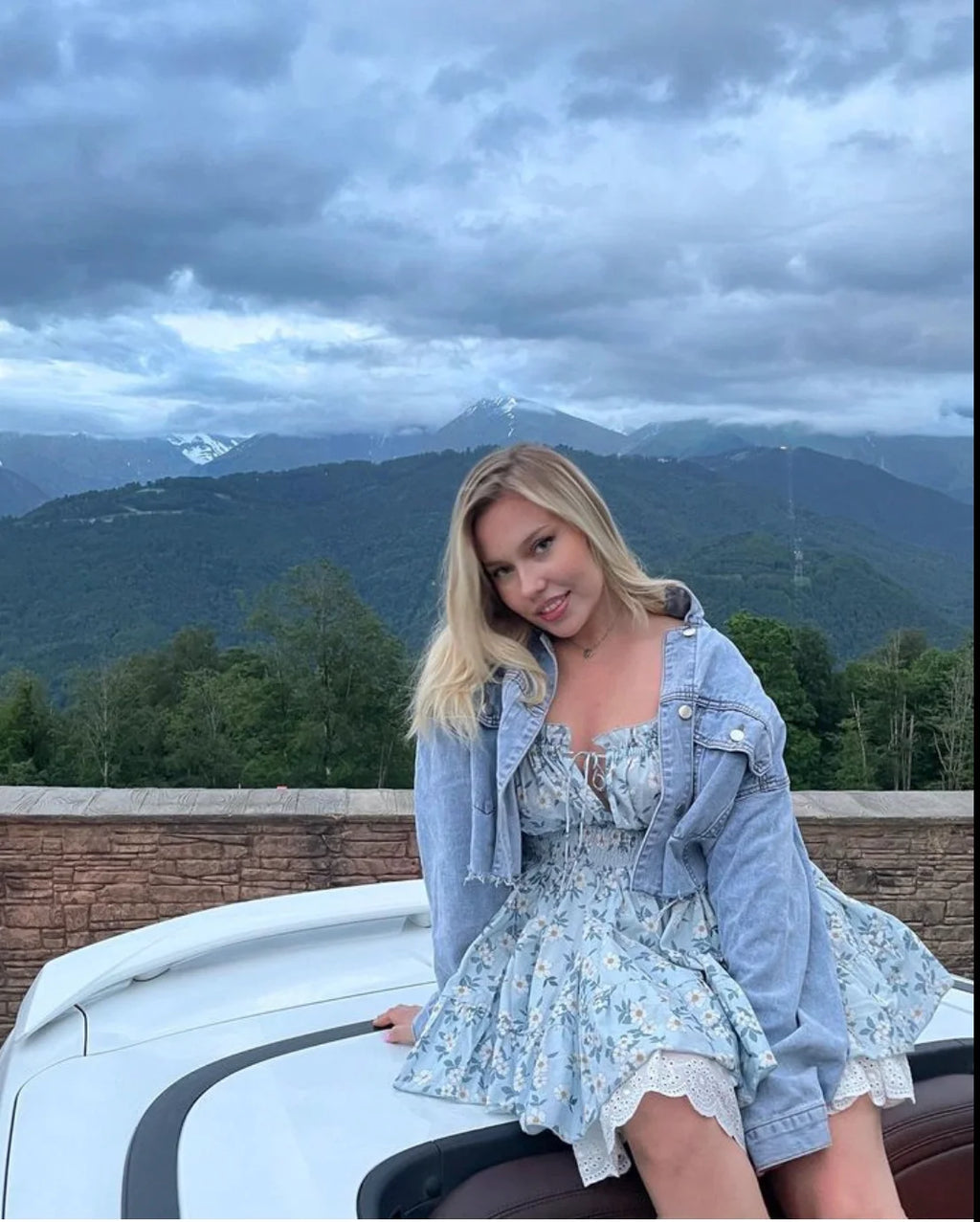 Gypsylady Geblümtes gestuftes Rüschen-Minikleid Spitze Puffärmel Sommerurlaub Sexy Schnürkleid Damen Kleider Party Damen Vestidos Neu