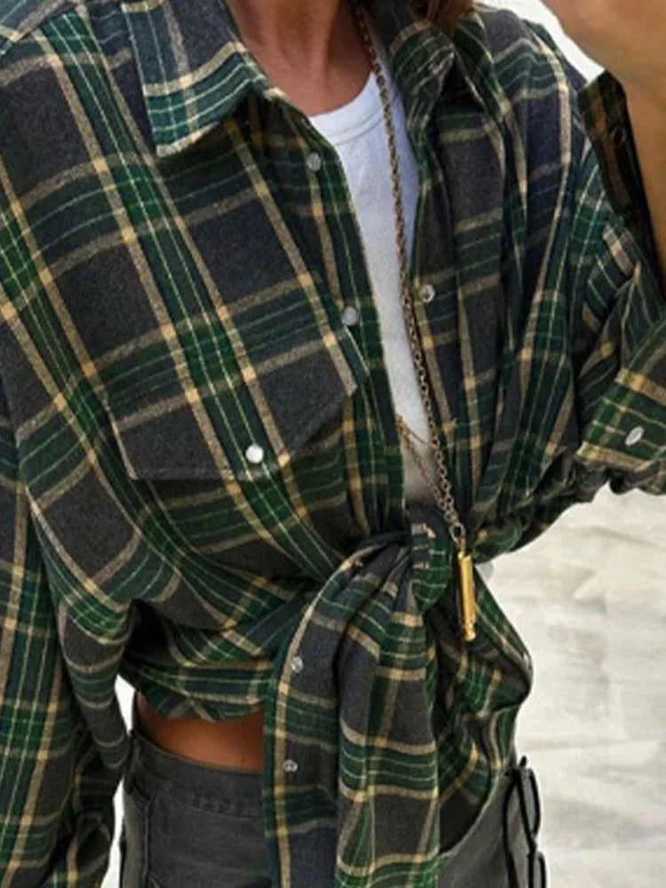 Retro style versatile lapel loose fitting shirt 2025 autumn plaid long sleeved pocket women's shirt